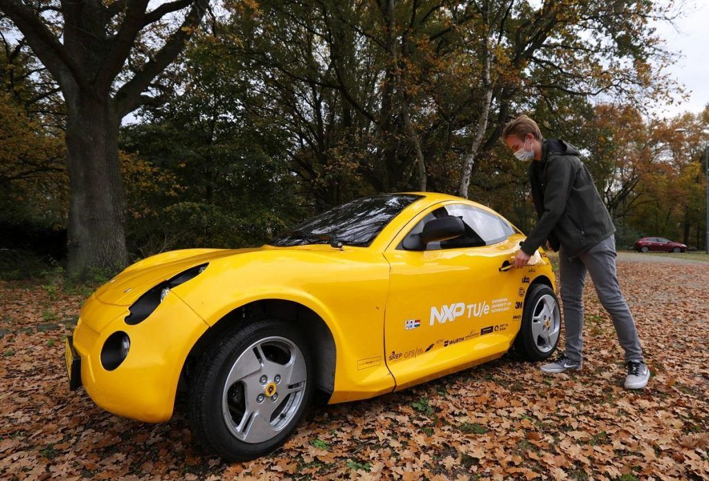 În Olanda, studenții au asamblat un automobil din deșeuri