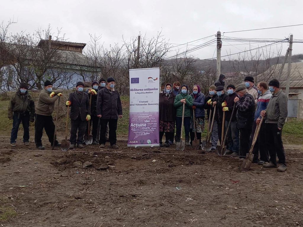 UE// Satul Ciutești  a transformat gunoiștile spontane în suprafețe plantate cu flori și arbori