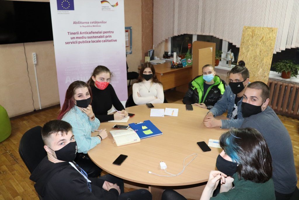 UE// Tinerii ambasadori din mun.Bălți  promovează seviciile publice de calitate
