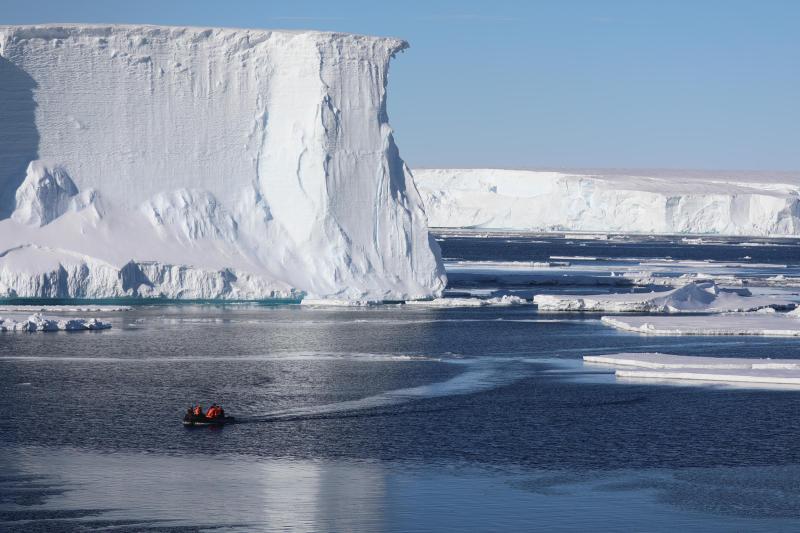Unul dintre cei mai amenințători ghețari din Antarctica de Vest prezintă semne de degradare rapidă