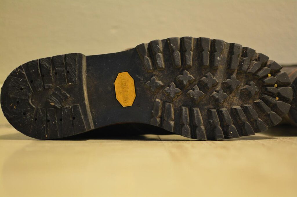 Inteligența artificială a creat o enzimă care „digeră” poliuretanul în 12 ore